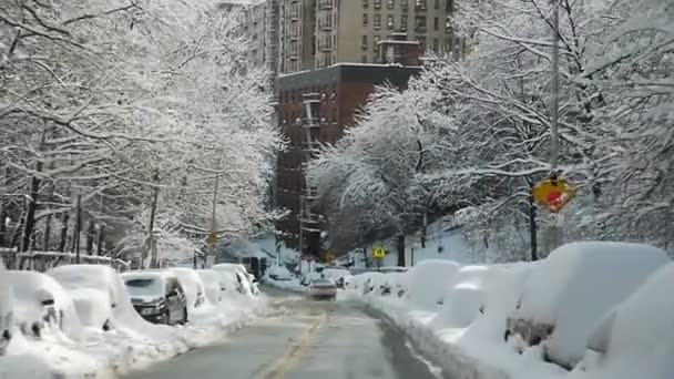 Largo tiro de nieve pesada de viaje (mixto-otro - día ) — Vídeo de stock