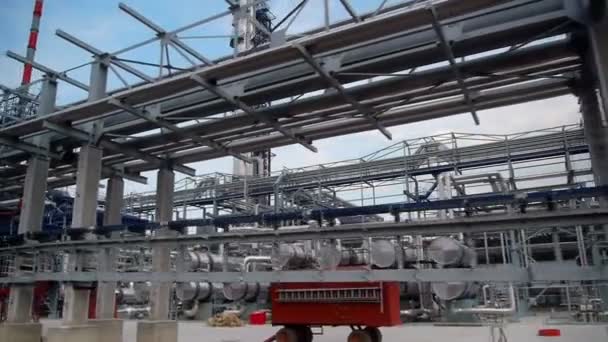 Usine de traitement du gaz de pétrole associé . — Video