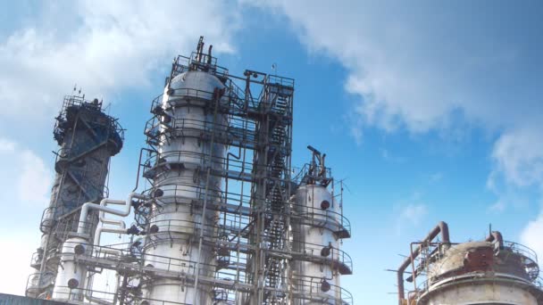 Instalação para processamento de gás de petróleo associado . — Vídeo de Stock