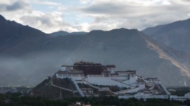Potala Sarayı Dalai Lama Lhasa geniş çekim (statik - gün)