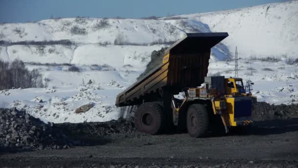 Gros plan de camions monstres roche (statique - aube ) — Video