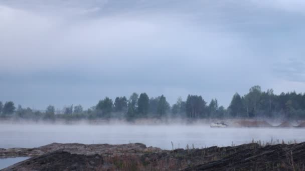 河驳船雾 — 图库视频影像