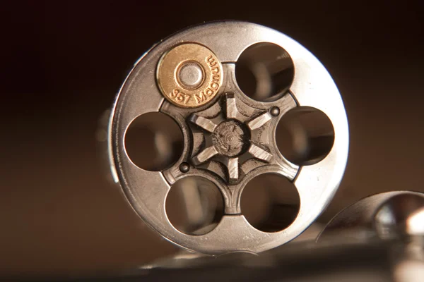 357 magnum revolver patroner trumma — Stockfoto