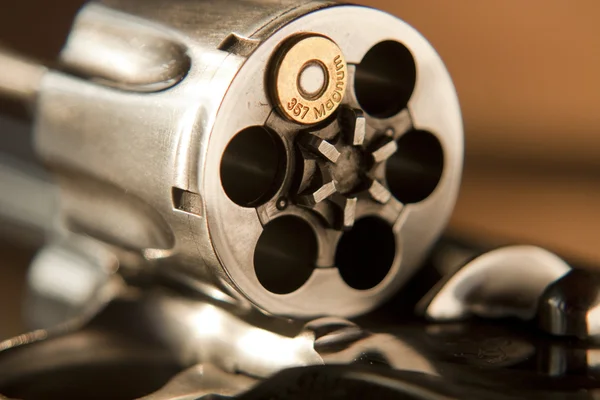 357 magnum revolver patroner trumma — Stockfoto