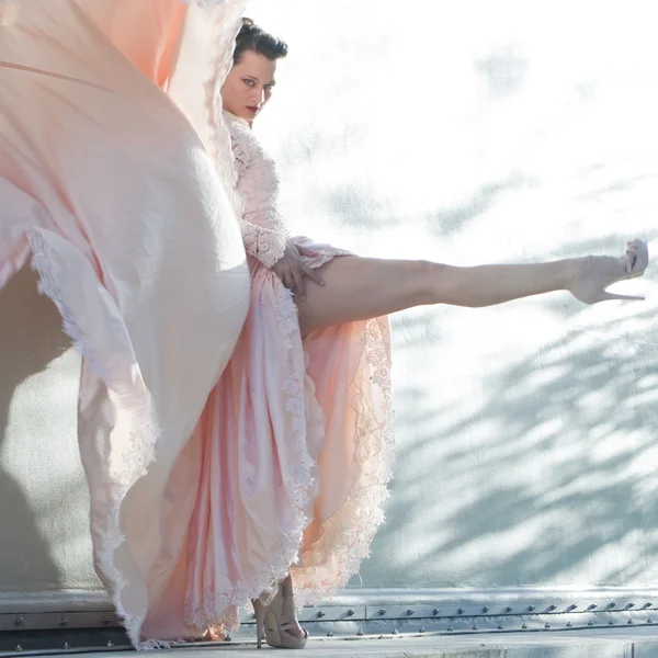 Girl in white dress showing leg — Stock Photo, Image