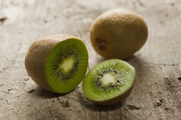 Cut into slices of kiwi — Stock Photo, Image