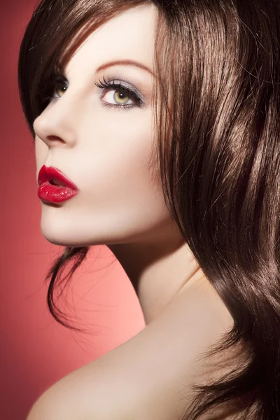Rosto de mulher bonita com maquiagem perfeita — Fotografia de Stock