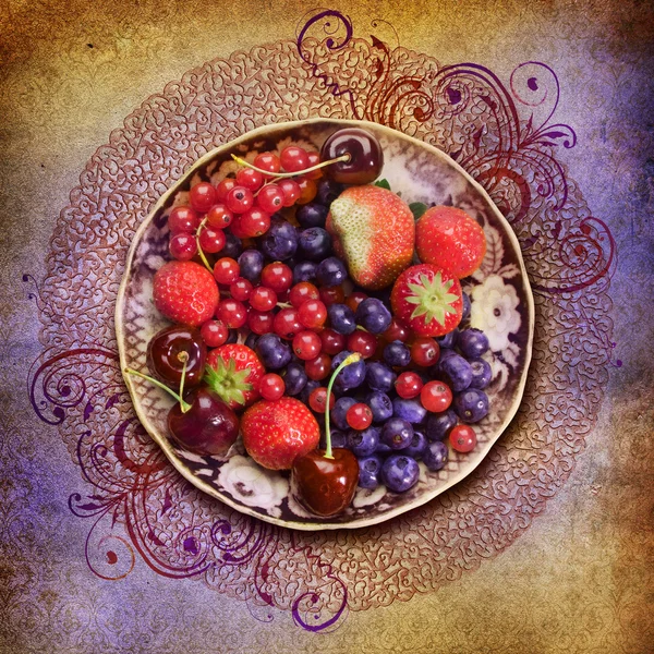 Beeren und Früchte auf einem Vintage-Hintergrund — Stockfoto