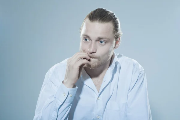 Anxious man chewing on fingernails — Stock Photo, Image