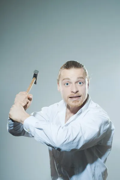 Hombre con martillo — Foto de Stock