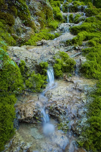 Moosiger Wasserfall — Stockfoto