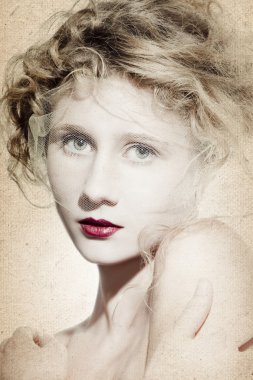 Güzel Sarışın Kadın