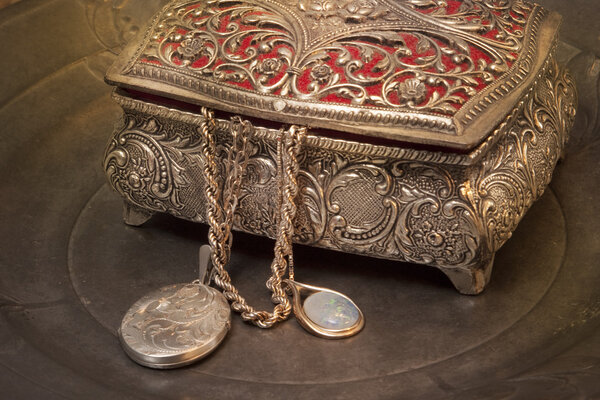 Антикварная шкатулка
