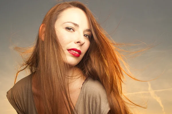 Hermosa, feliz joven mujer — Foto de Stock