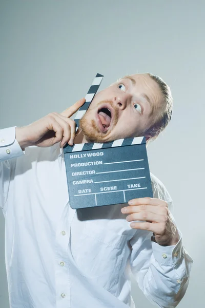 Joven con aplauso de película — Foto de Stock