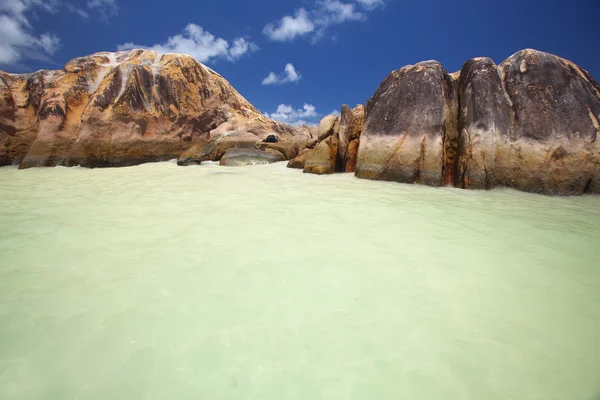 Granito rochas na água — Fotografia de Stock