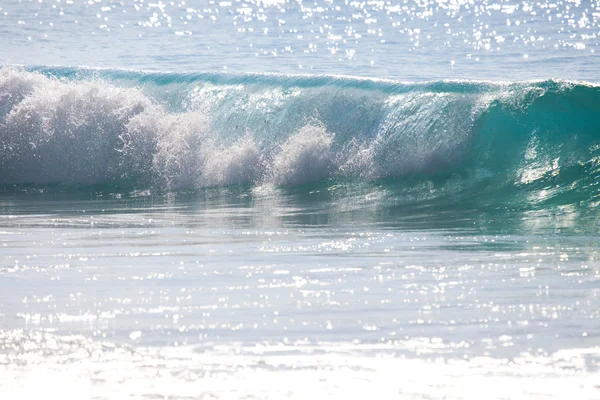 Crystal clear wave at the beach — Stock Photo, Image