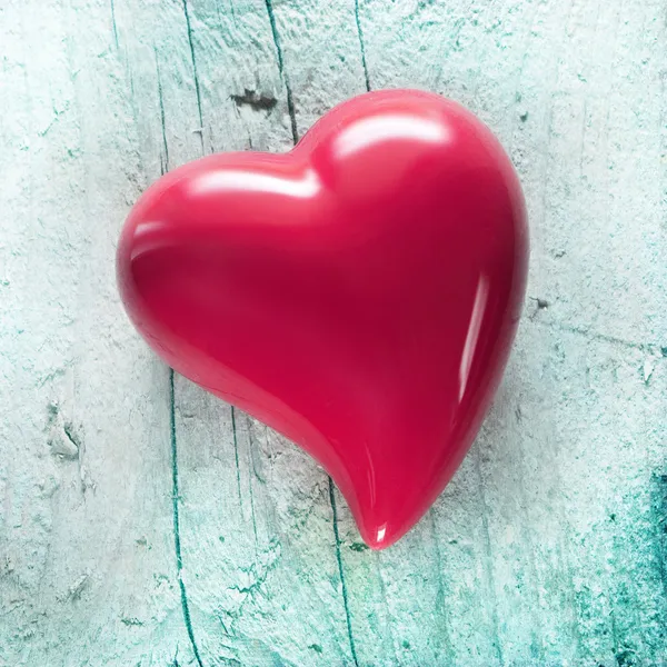 Kırmızı kalpli shabby chic arka plan — Stok fotoğraf