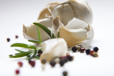 knoflook, peper en rozemarijn