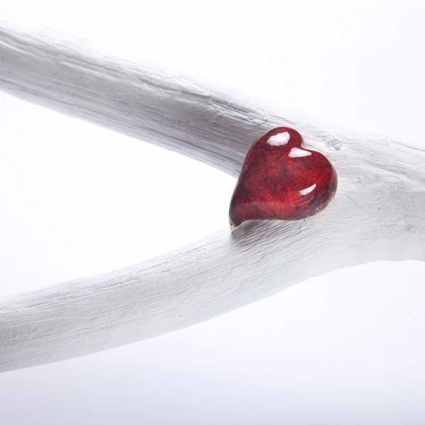 Fundo vermelho e branco com pouco coração — Fotografia de Stock