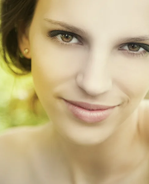 Retrato de mujer hermosa — Foto de Stock