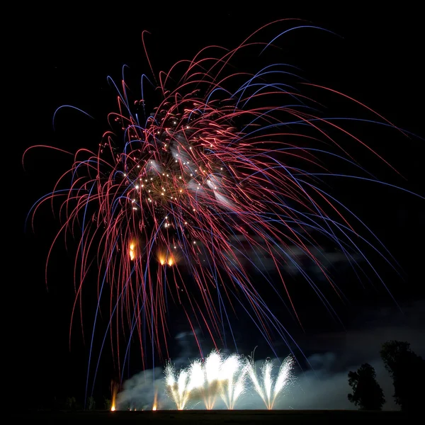 Fantastico sfondo fuochi d'artificio — Foto Stock