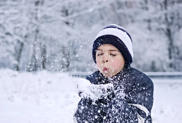 Kinderen sneeuw wensen — Stockfoto