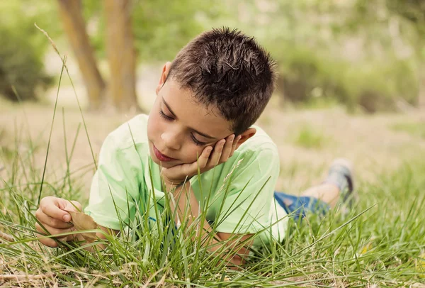 Enfant jouissant de la nature — Photo