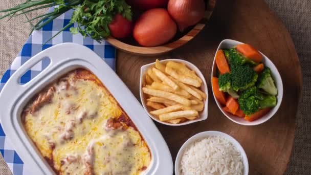 Eine Parmigiana Filetieren Typische Italienische Und Brasilianische Gerichte Mit Fleisch — Stockvideo