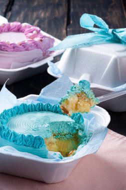 Bento keki. Asya kökenli bir beslenme çantasında küçük bir pasta, ama tüm dünyada başarılı..