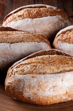 Doğal mayalanmış ekmek ve sert kabuk.