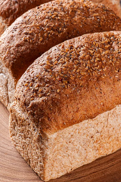 Pełnowartościowy Chleb Zakwaszony Nasionami Sezamu — Zdjęcie stockowe