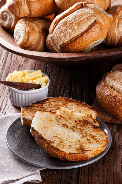 Французский Хлеб Разрезанный Пополам Поджаренный Маслом — стоковое фото