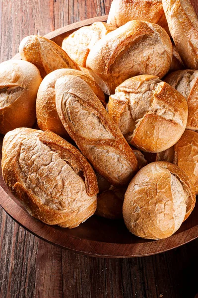 Различные Виды Натурального Ферментированного Хлеба Вместе Корзине — стоковое фото