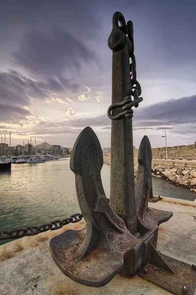 Cadenas de anclaje en puerto — Foto de Stock