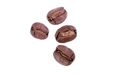 Beyaz arka planda kahve çekirdekleri