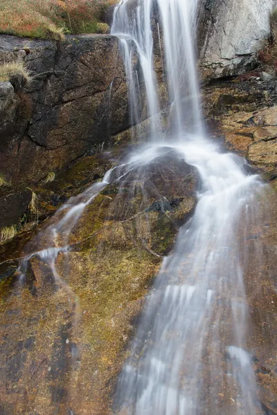 Wasserfall im Strom der Eiben — Stockfoto