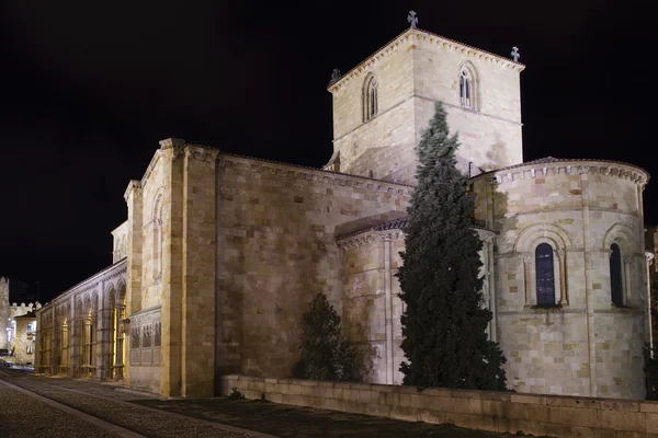 Europe, Spain, Castile and Leon, Avila, View of basilica de San Vicente at night — Stock Photo, Image