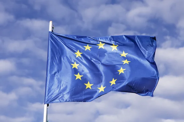 Bandeira europeia acenando ao vento — Fotografia de Stock