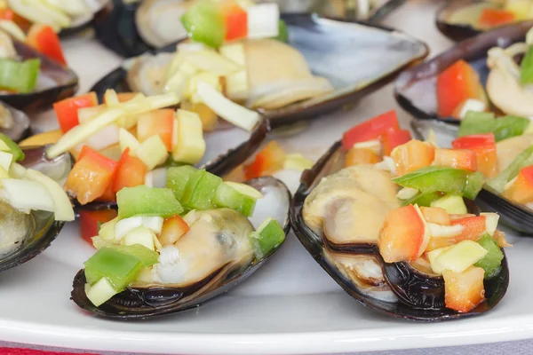 Dish with steamed mussels — Stock Photo, Image