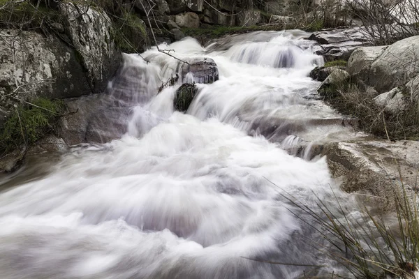 Turbulentes Flusswasser — Stockfoto