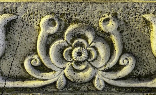 Detalhe de um friso esculpido em pedra — Fotografia de Stock