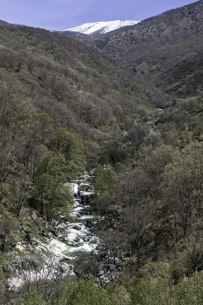 Schlucht zwischen Bergen — Stockfoto