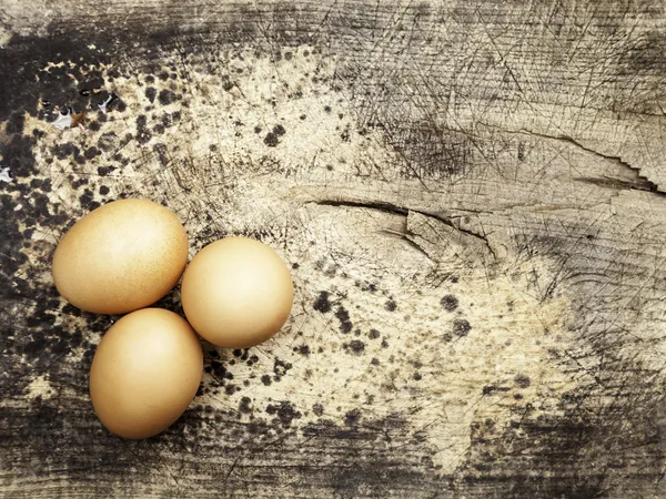 Eggs on wood — Stock Photo, Image