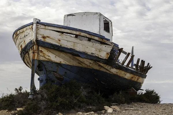 Boat stranded — Stock Photo, Image