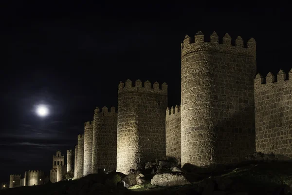 Wände von avila heute abend, castilla y leon (spanien) — Stockfoto