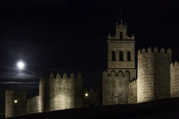 Wände von avila heute abend, castilla y leon (spanien) — Stockfoto