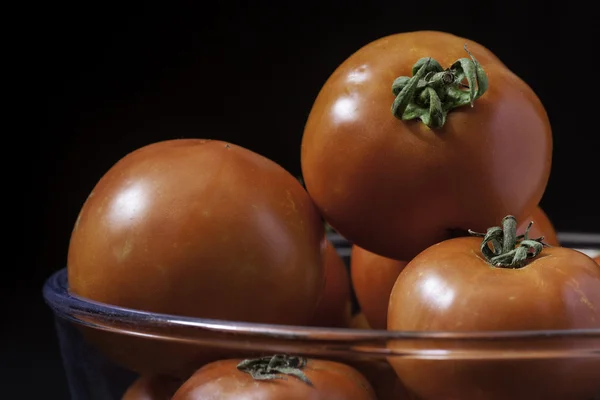 Miska owoców z dojrzałych pomidorów — Zdjęcie stockowe