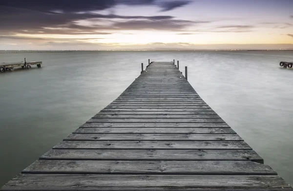 Pier bij zonsondergang — Stockfoto