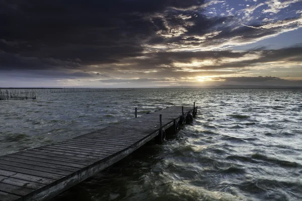 Pier bij zonsondergang — Stockfoto